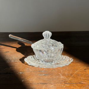 Mini terrin i presset glas med ske fra Bellevue Vintage