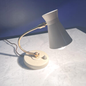 Lille fransk lampe med messing arm