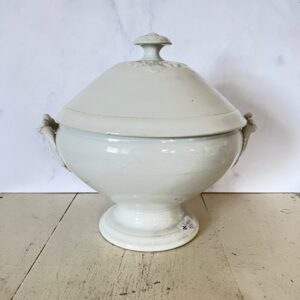 Hvid lunéville terrin - medium størrelse