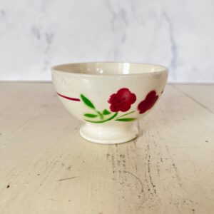 Lille fransk kaffeskål med rød blomst