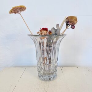 Fransk vase i tungt slebet glas