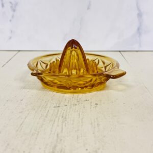 Fransk saftpresser i ravgult glas