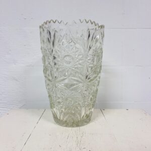 Stor fransk vase i presset glas med stjernemønster