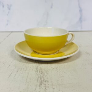 Fransk gul kaffekop med underkop fra Villeroy & Boch